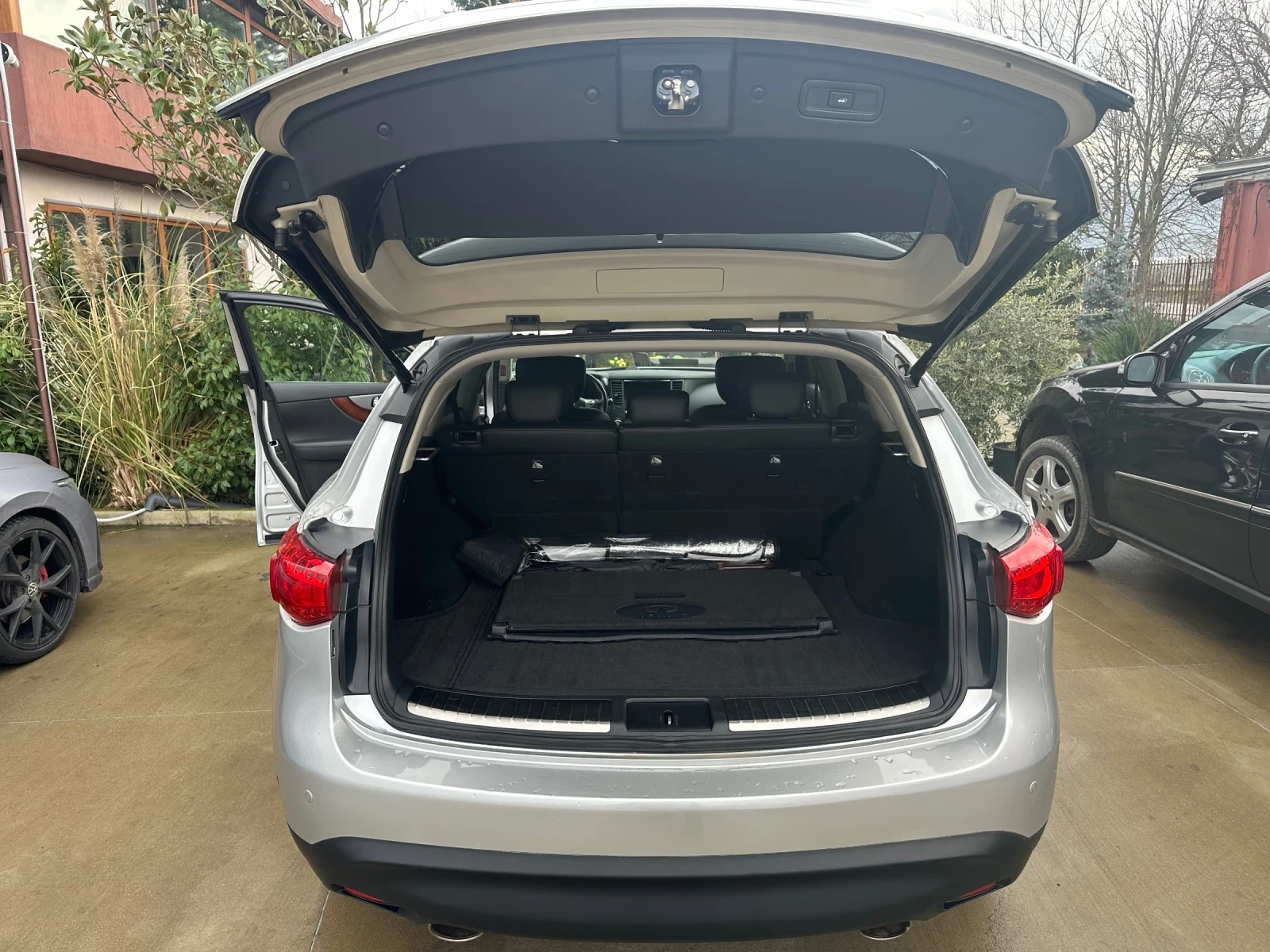 Infiniti QX70, снимка 11 - Автомобили и джипове - 54260103