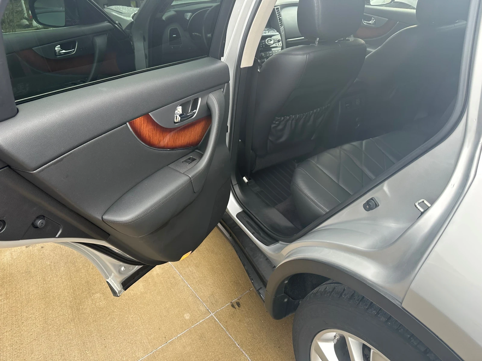 Infiniti QX70, снимка 14 - Автомобили и джипове - 54260103