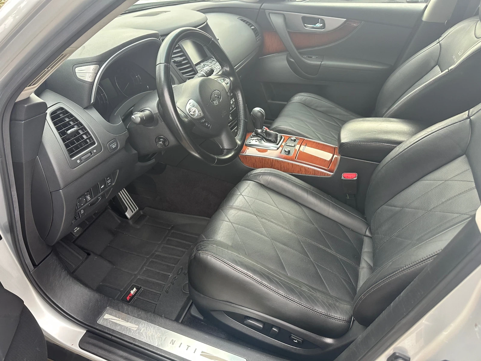 Infiniti QX70, снимка 15 - Автомобили и джипове - 54260103