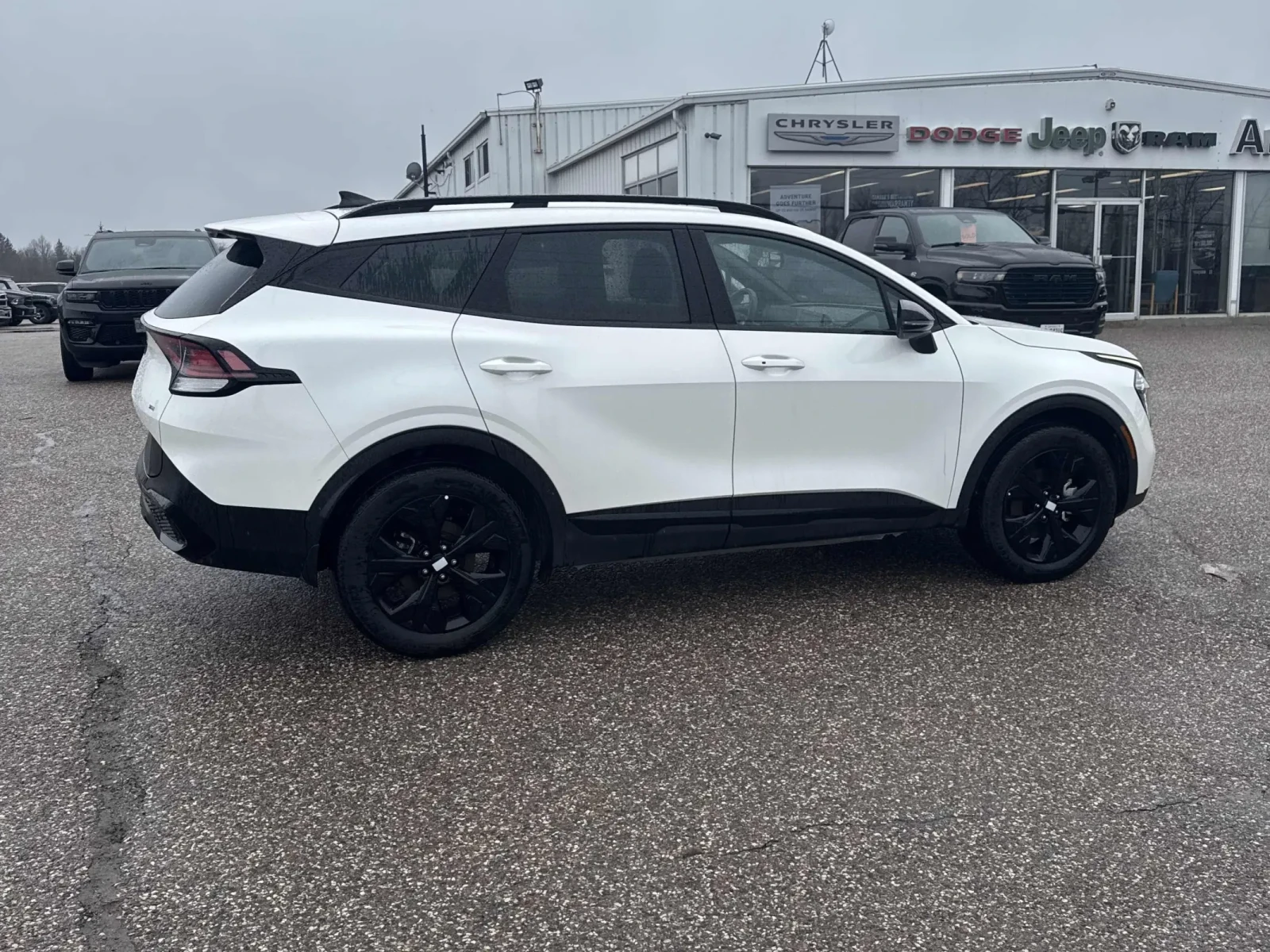Kia Sportage X-Line * * CARFAX * * Цена до БГ * * , снимка 4 - Автомобили и джипове - 54402083