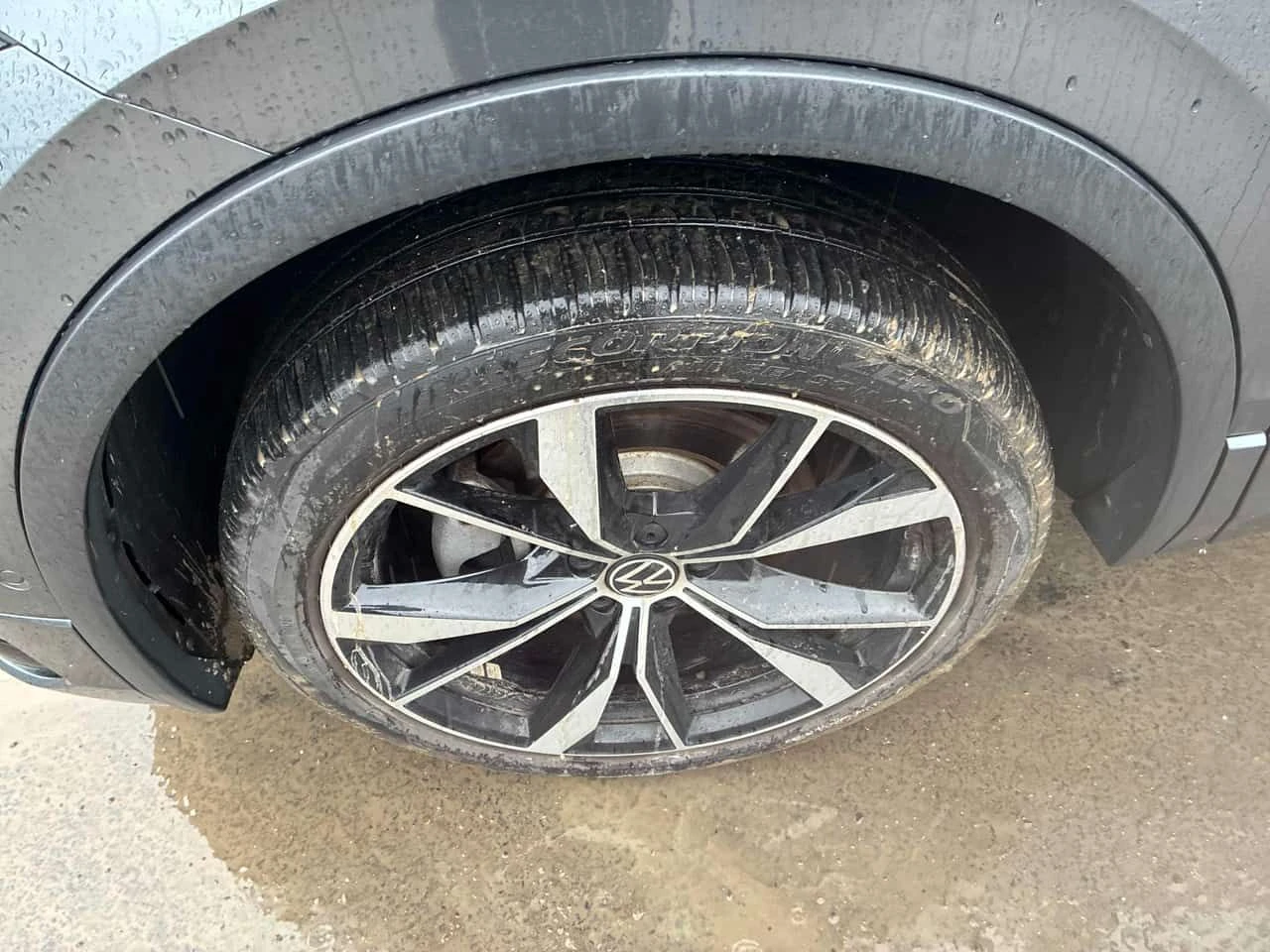 VW Tiguan Highline R Line| ПОДГРЕВ| ОБДУХ| КЛИПОВЕ| CARFAX, снимка 7 - Автомобили и джипове - 54480309
