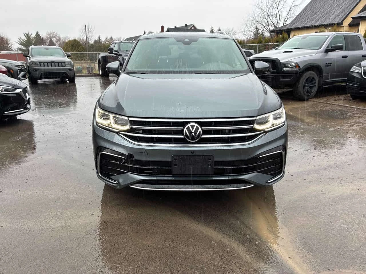 VW Tiguan Highline R Line| ПОДГРЕВ| ОБДУХ| КЛИПОВЕ| CARFAX, снимка 2 - Автомобили и джипове - 54480309