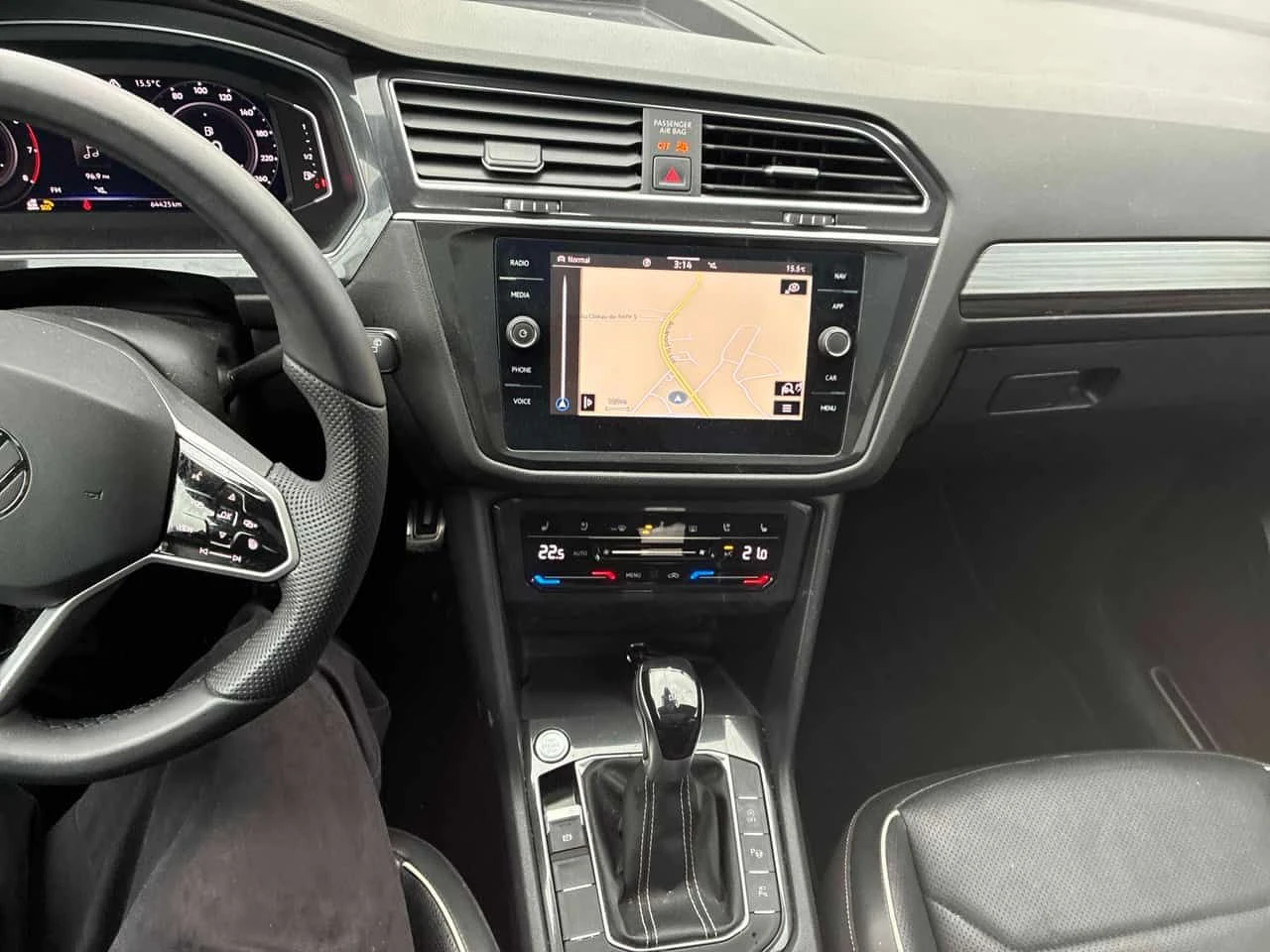 VW Tiguan Highline R Line| ПОДГРЕВ| ОБДУХ| КЛИПОВЕ| CARFAX, снимка 10 - Автомобили и джипове - 54480309