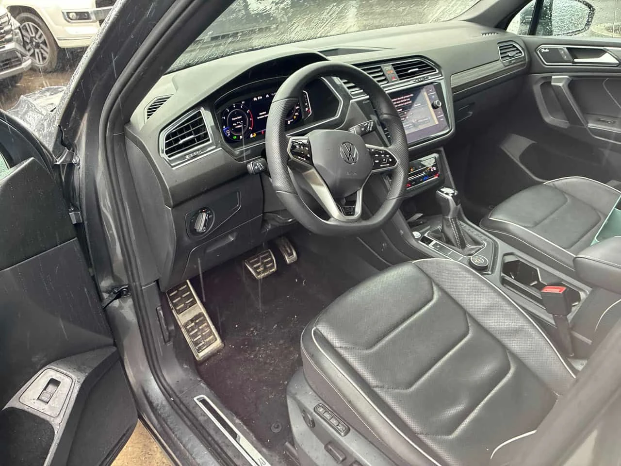 VW Tiguan Highline R Line| ПОДГРЕВ| ОБДУХ| КЛИПОВЕ| CARFAX, снимка 8 - Автомобили и джипове - 54480309