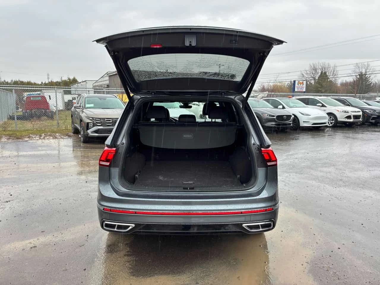 VW Tiguan Highline R Line| ПОДГРЕВ| ОБДУХ| КЛИПОВЕ| CARFAX, снимка 6 - Автомобили и джипове - 54480309