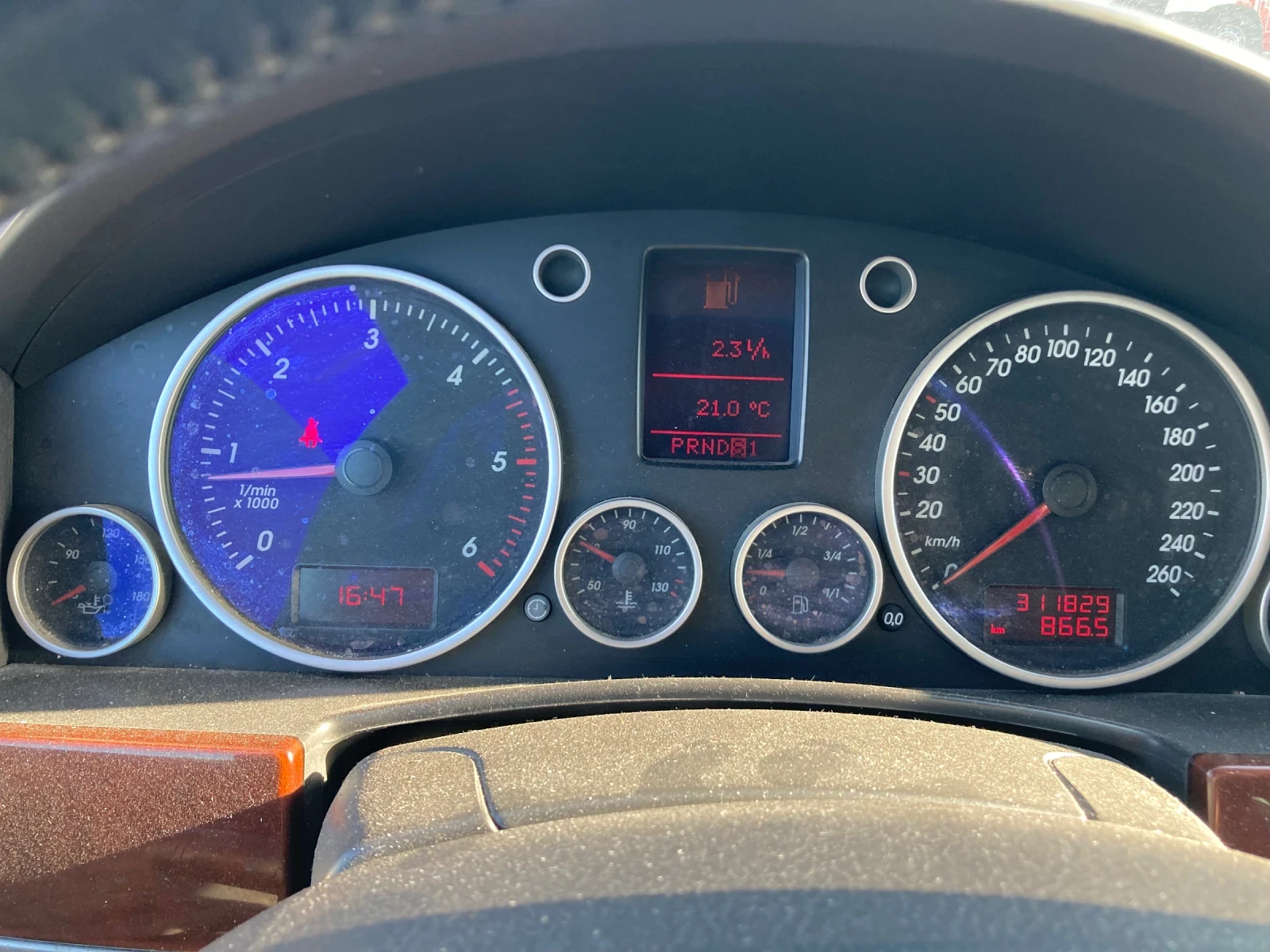 VW Touareg 2.5 TDI Klima 4х4, снимка 12 - Автомобили и джипове - 55388013