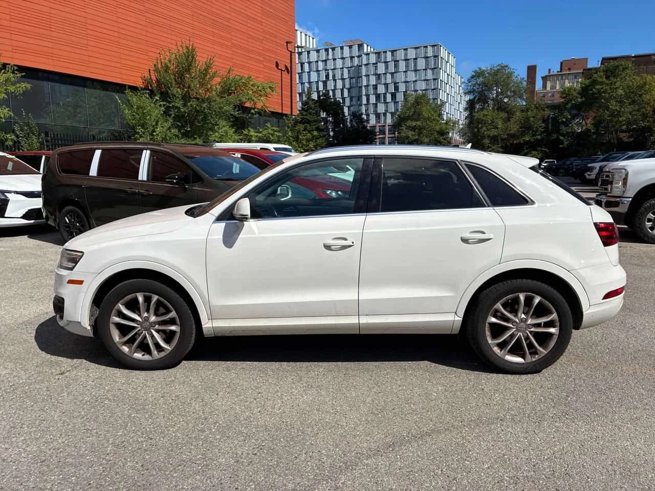 Audi Q3 * Technik * CARFAX * ОПЦИЯ ЗА ФИНАНСИРАНЕ * , снимка 2 - Автомобили и джипове - 56223829