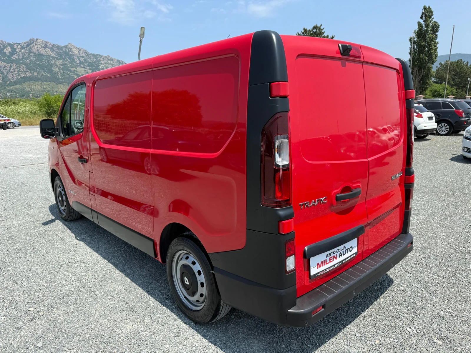 Renault Trafic (KATO НОВА) - изображение 8