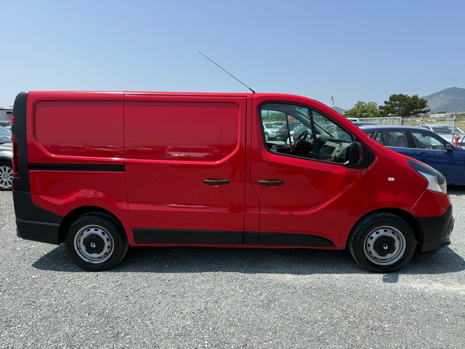Renault Trafic (KATO НОВА) - изображение 4