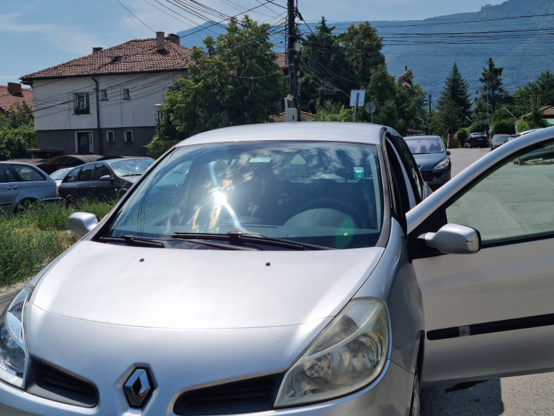 Renault Clio, снимка 2 - Автомобили и джипове - 46789865