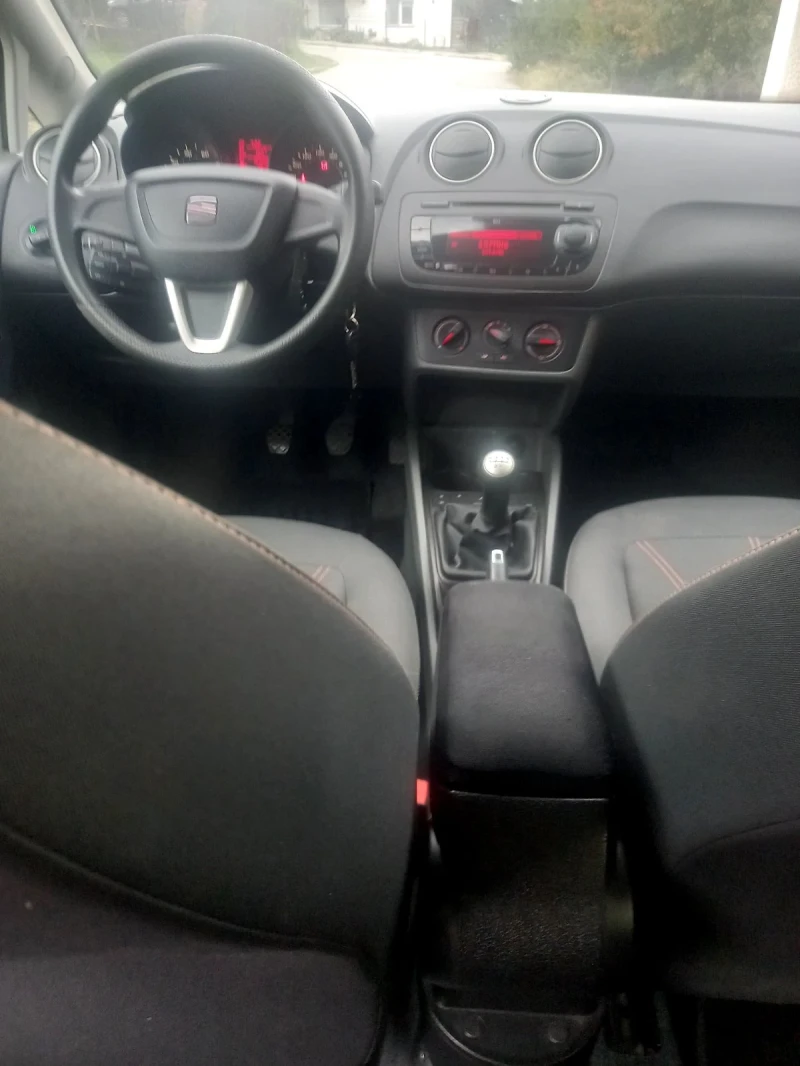 Seat Ibiza 1.2 бензин, снимка 6 - Автомобили и джипове - 47563764