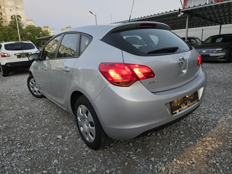 Opel Astra 1.4 TURBO , снимка 4 - Автомобили и джипове - 51740255