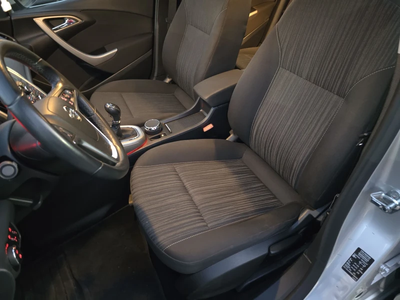 Opel Astra 1.4 TURBO , снимка 13 - Автомобили и джипове - 51740255