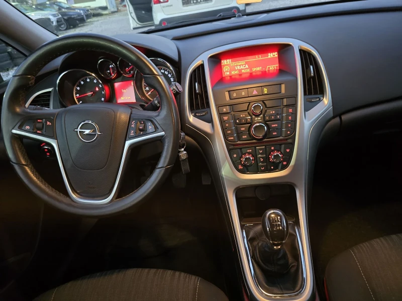 Opel Astra 1.4 TURBO , снимка 11 - Автомобили и джипове - 51740255