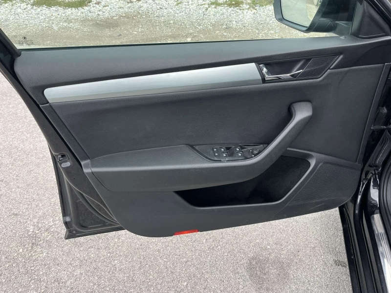 Skoda Superb 2.0TDI 150к 6 СКОРОСТИ EURO 6 DISTRONIK АВТОПИЛОТ , снимка 7 - Автомобили и джипове - 51949498