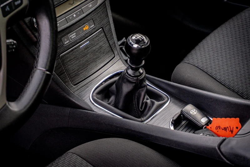 Toyota Avensis 1.8 Valvematic EXECUTIVE | PANORAMA| С ГАРАНЦИЯ, снимка 11 - Автомобили и джипове - 52537954