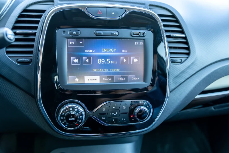 Renault Captur 1.5 DCI, снимка 10 - Автомобили и джипове - 53587098