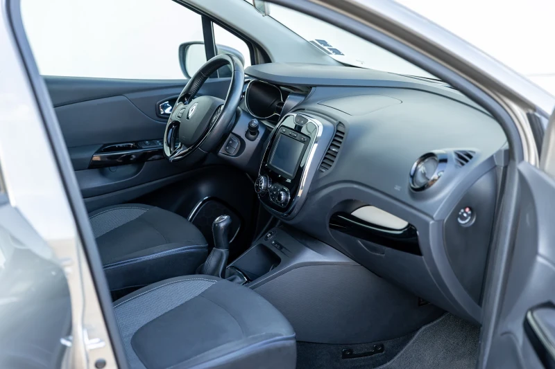 Renault Captur 1.5 DCI, снимка 13 - Автомобили и джипове - 53587098