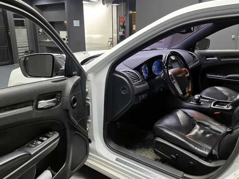 Chrysler 300c 3.6, снимка 10 - Автомобили и джипове - 54326060