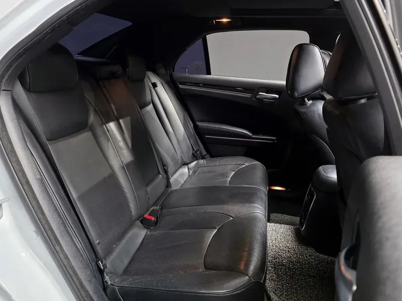 Chrysler 300c 3.6, снимка 12 - Автомобили и джипове - 54326060