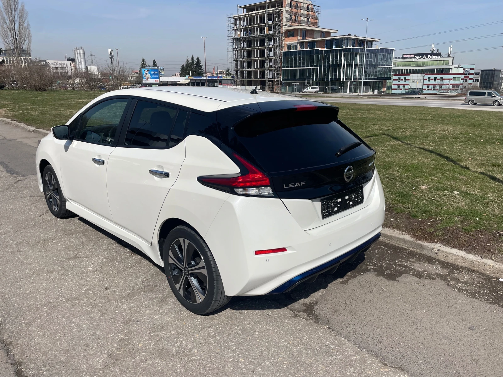 Nissan Leaf  62 KWh  - изображение 5