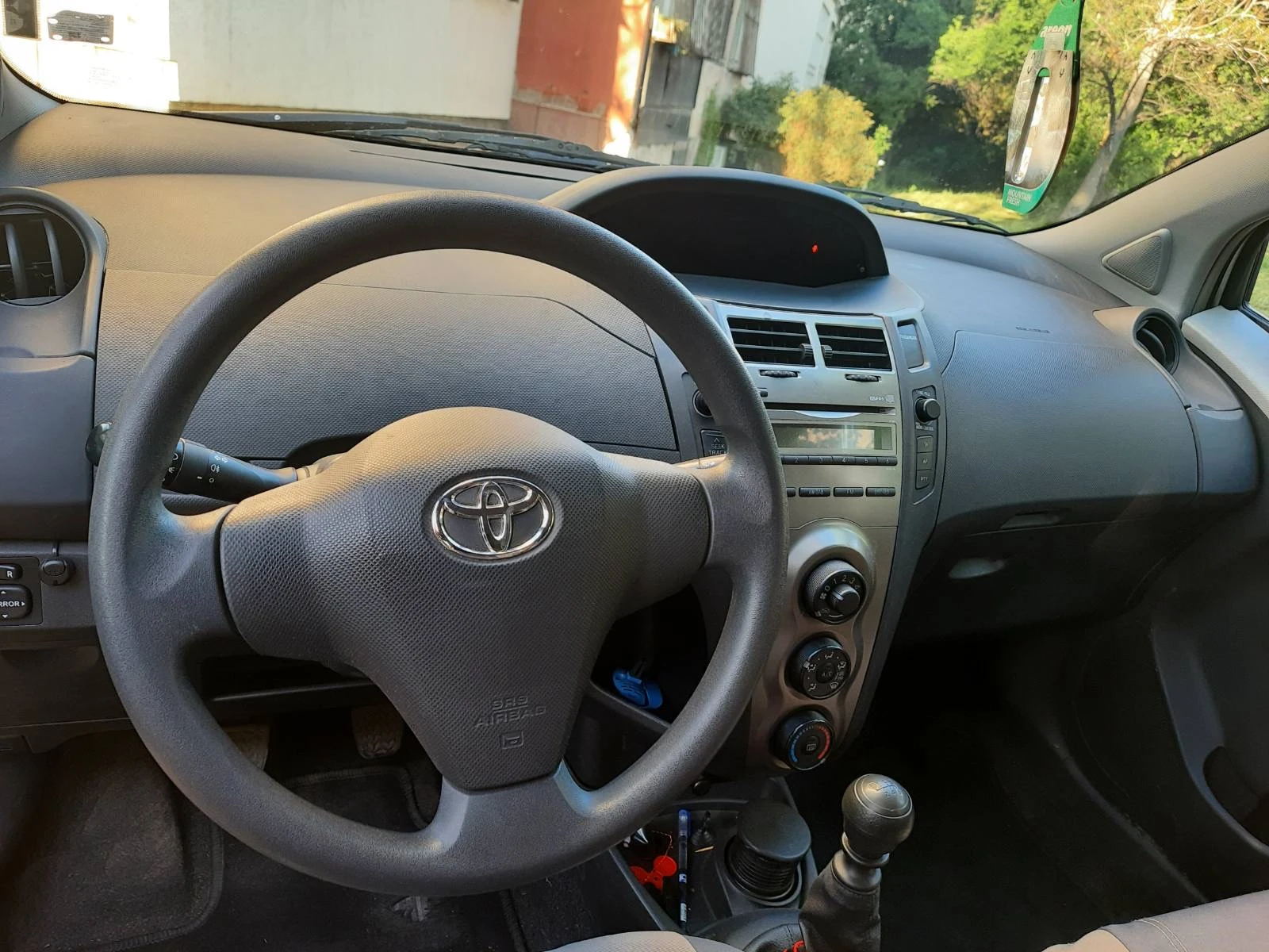 Toyota Yaris  - изображение 5