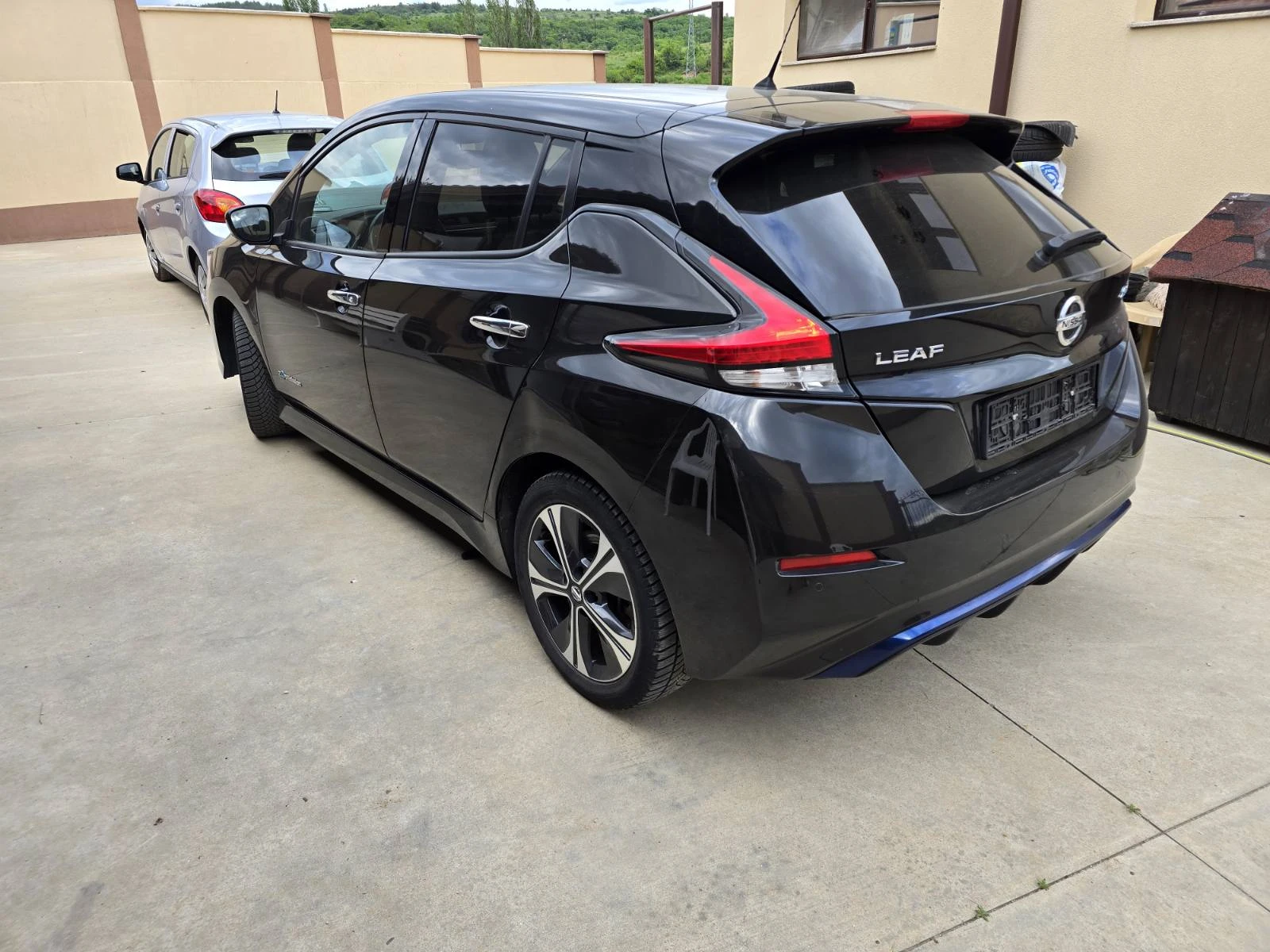 Nissan Leaf  40 kWh - изображение 5