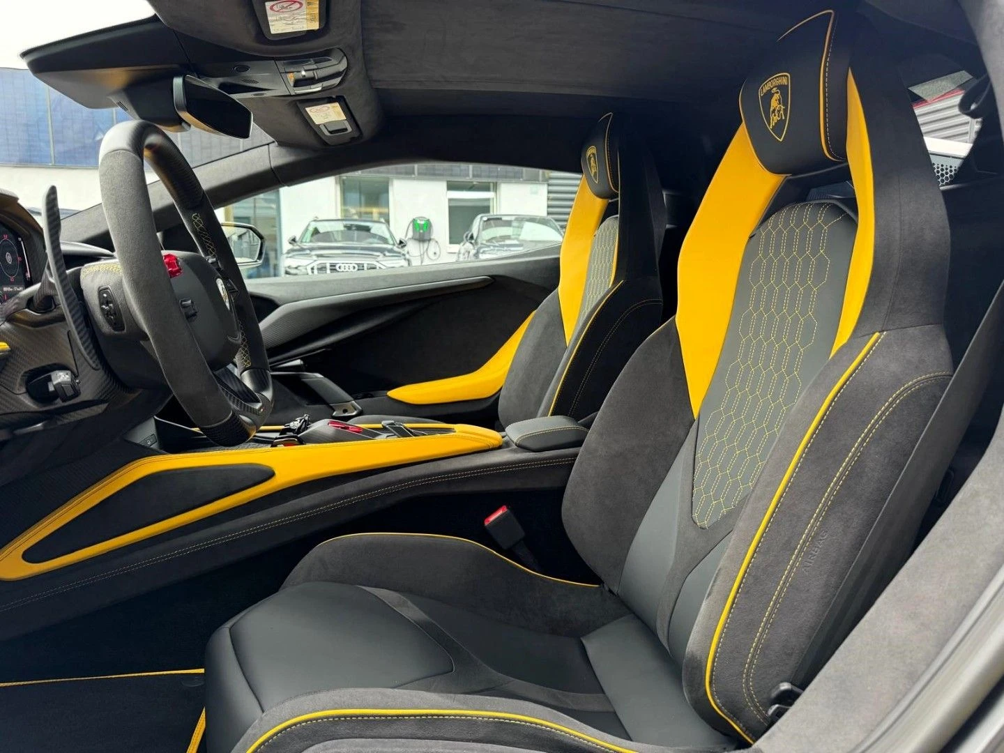 Lamborghini Revuelto 6.5L V12 - изображение 10