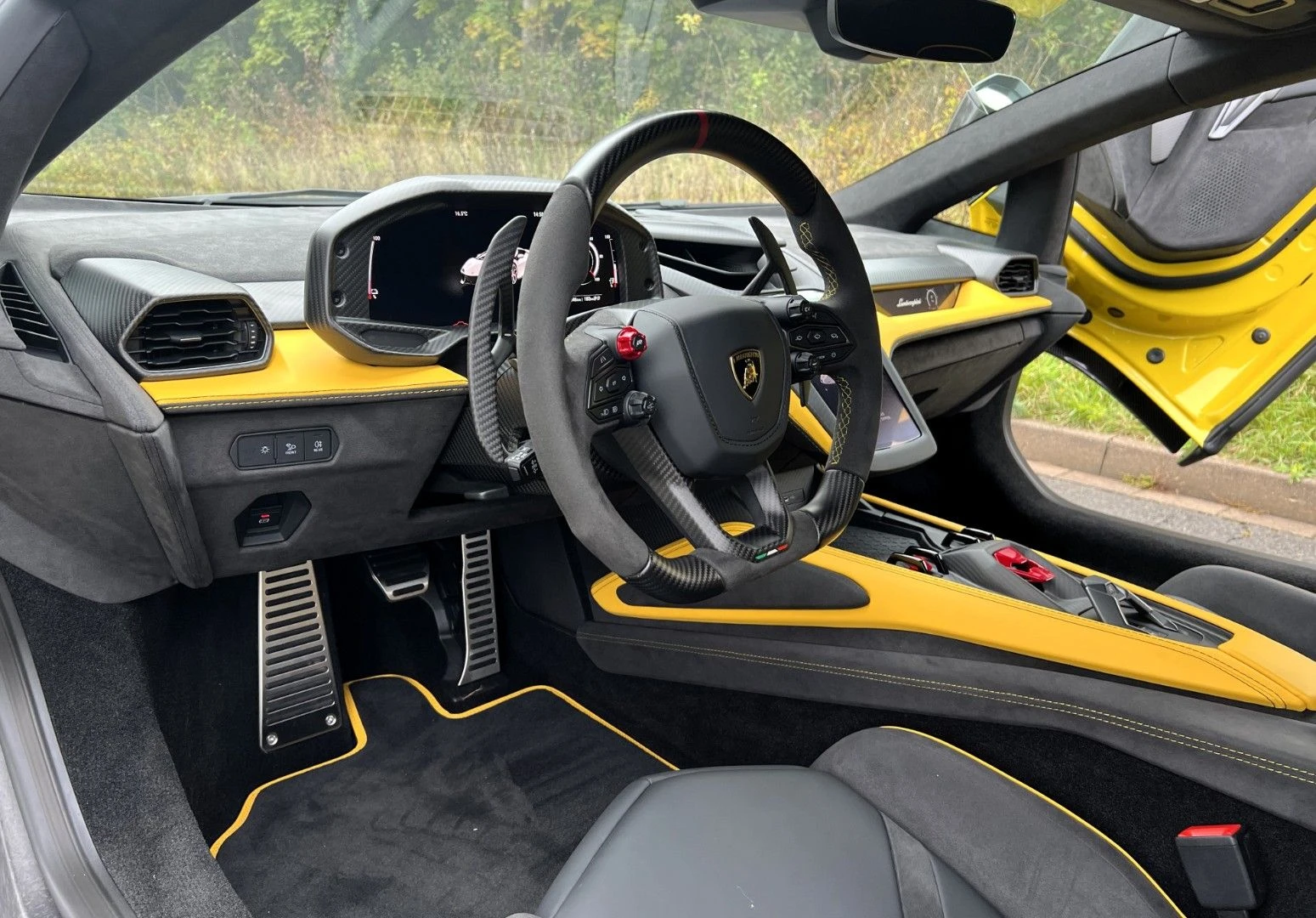 Lamborghini Revuelto 6.5L V12 | Mobile.bg   12