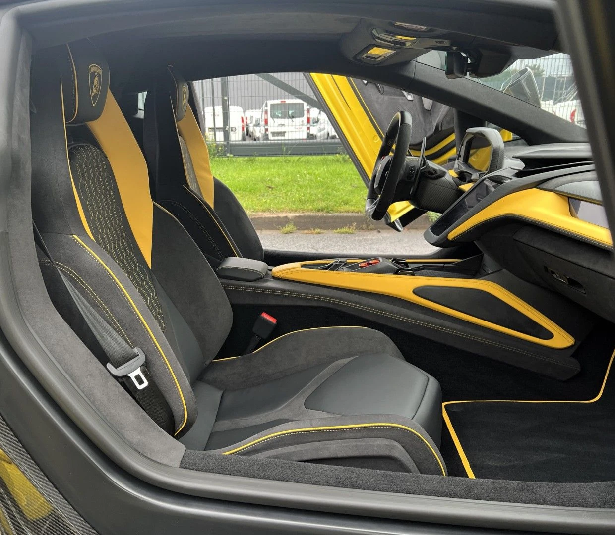 Lamborghini Revuelto 6.5L V12 | Mobile.bg   15