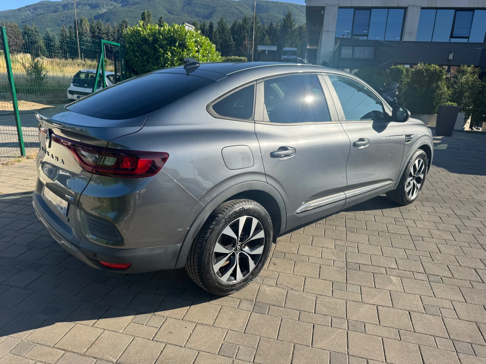 Renault Arkana 1.5 E-Tech 145 - изображение 8