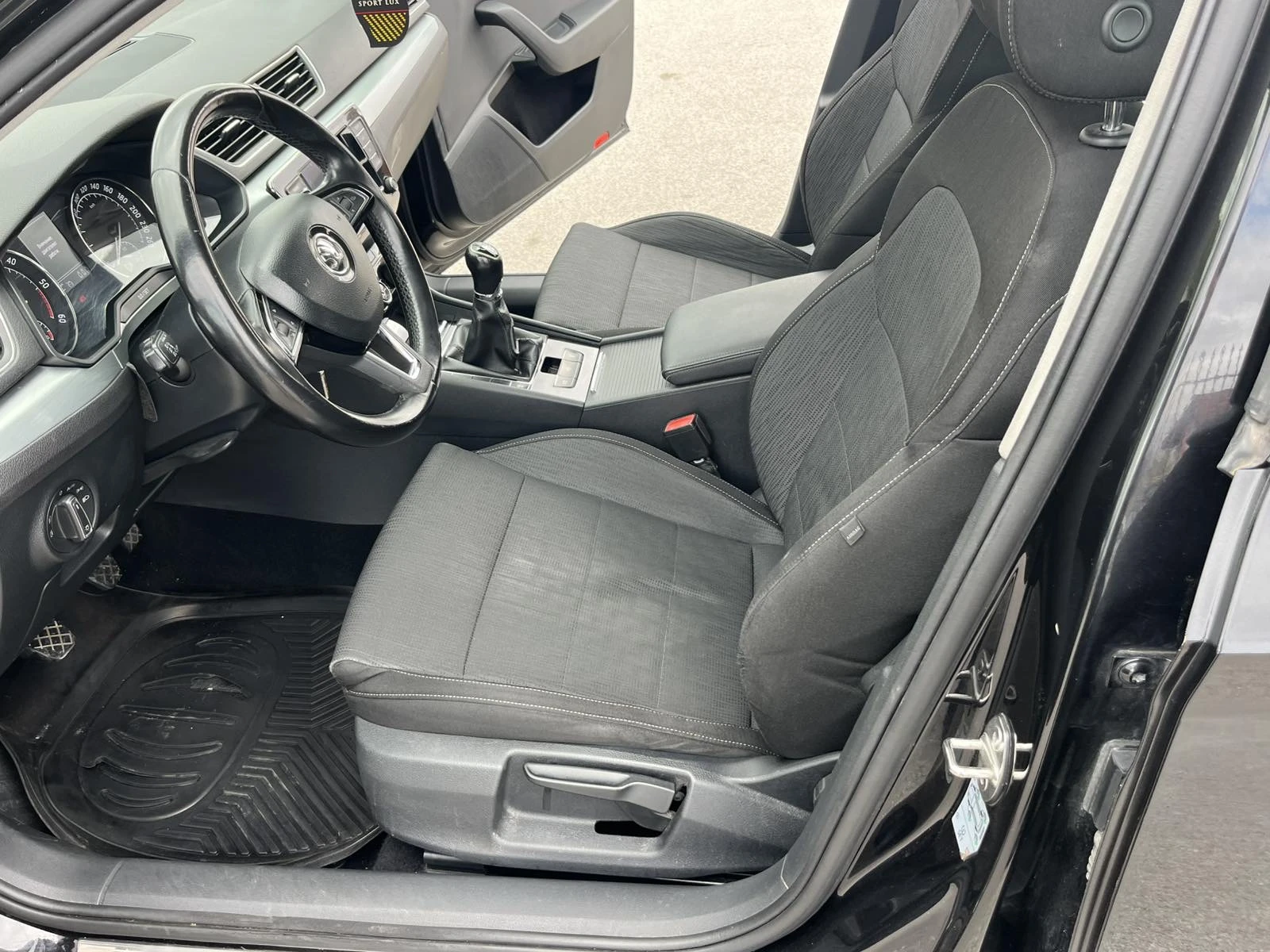 Skoda Superb 2.0TDI 150к 6 СКОРОСТИ EURO 6 DISTRONIK АВТОПИЛОТ  - изображение 8