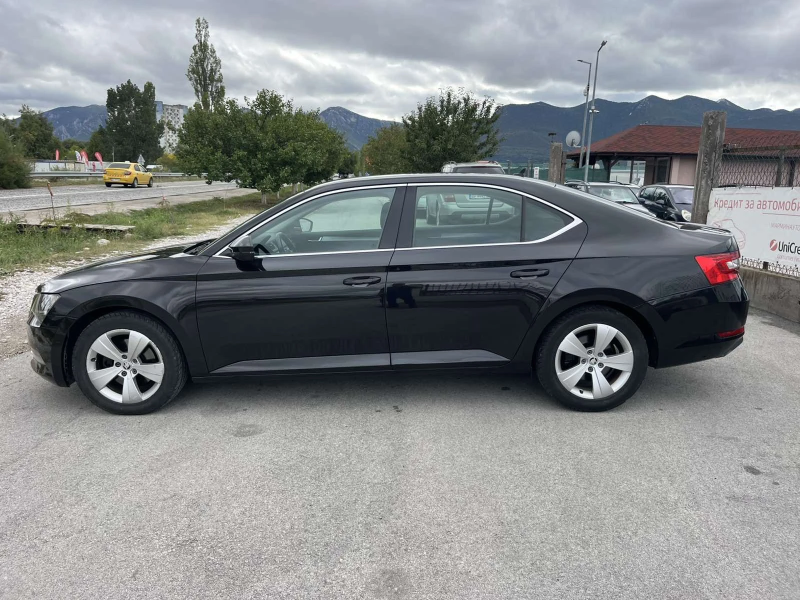 Skoda Superb 2.0TDI 150к 6 СКОРОСТИ EURO 6 DISTRONIK АВТОПИЛОТ  - изображение 6