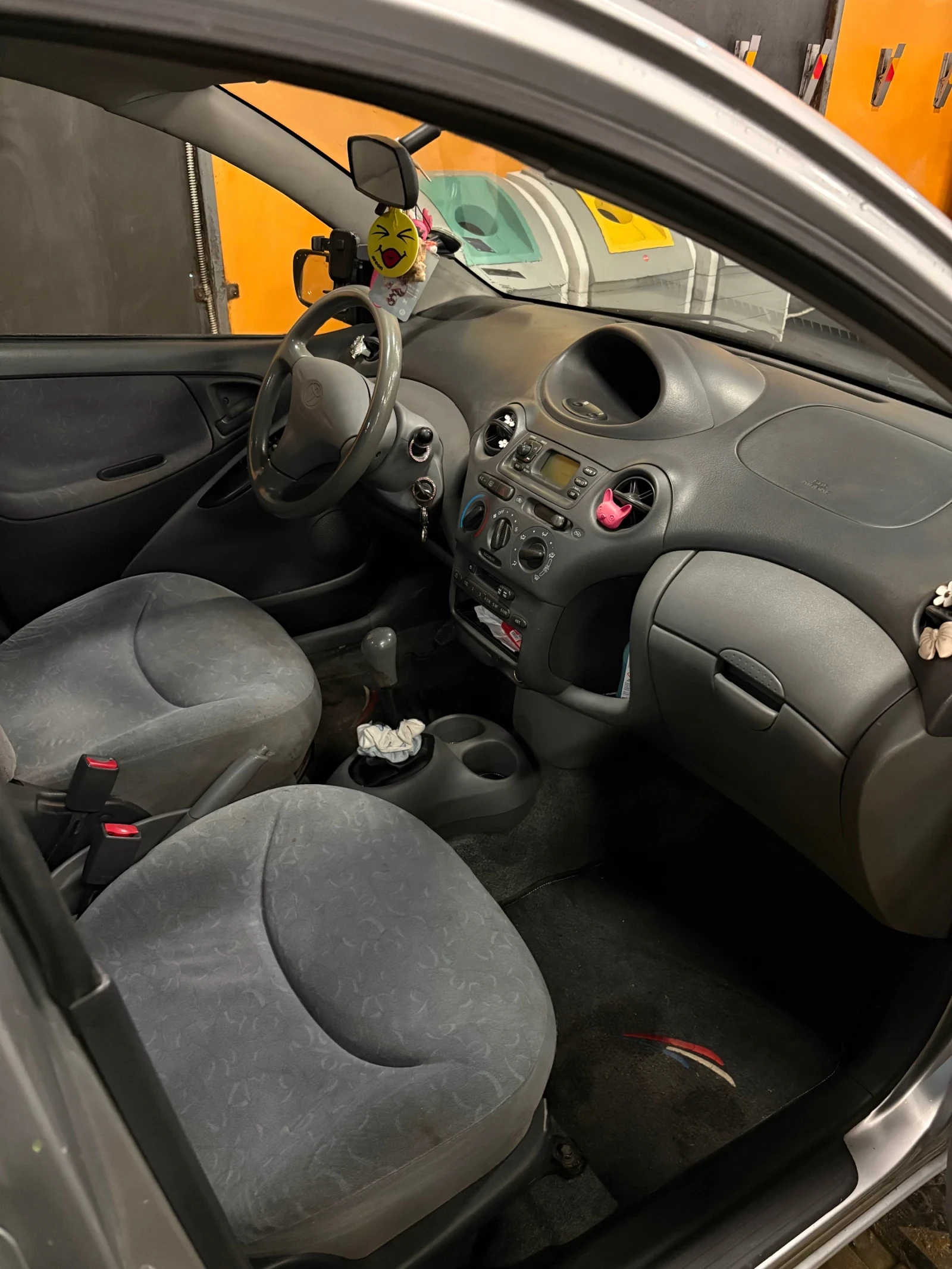 Toyota Yaris 1.0vvti KLIMA, снимка 6 - Автомобили и джипове - 53724097