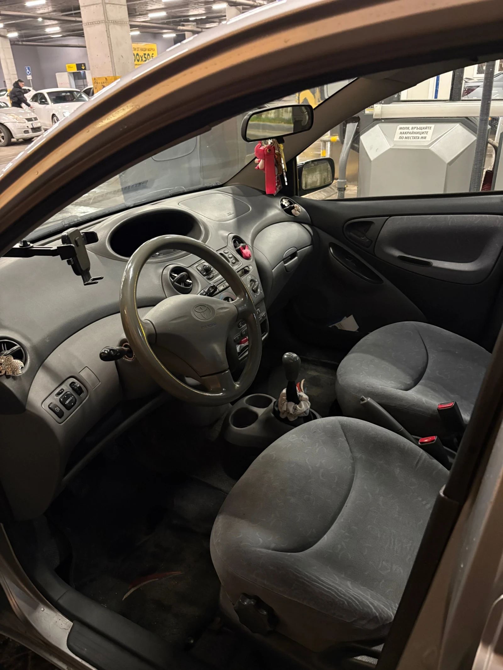 Toyota Yaris 1.0vvti KLIMA, снимка 5 - Автомобили и джипове - 53724097