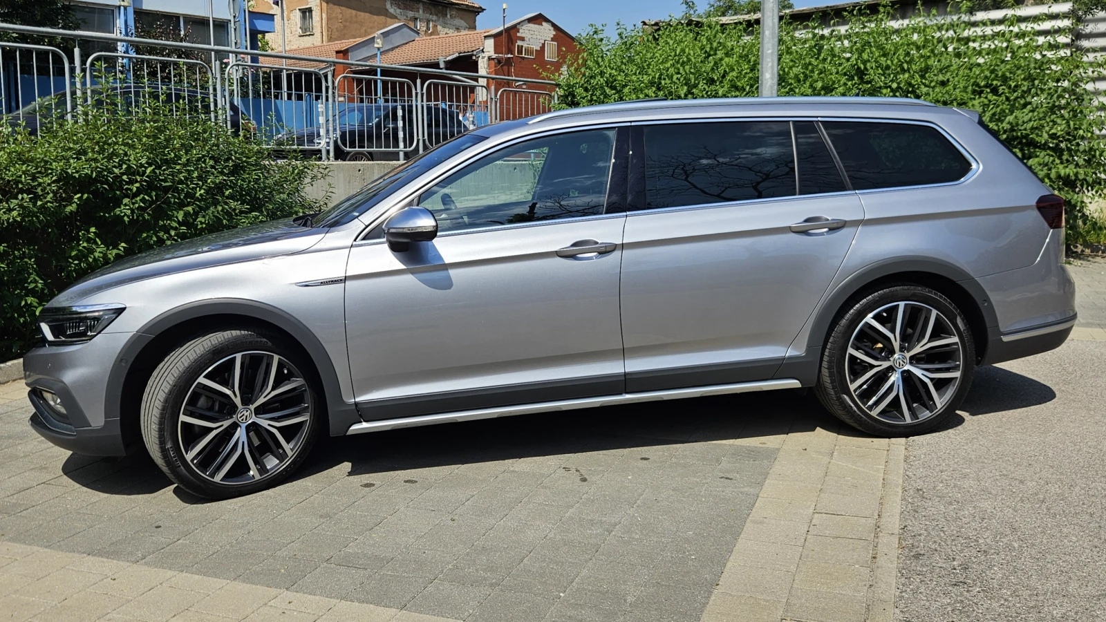 VW Alltrack 2.0 BI-TDI(240hp), full extras , снимка 2 - Автомобили и джипове - 53732301
