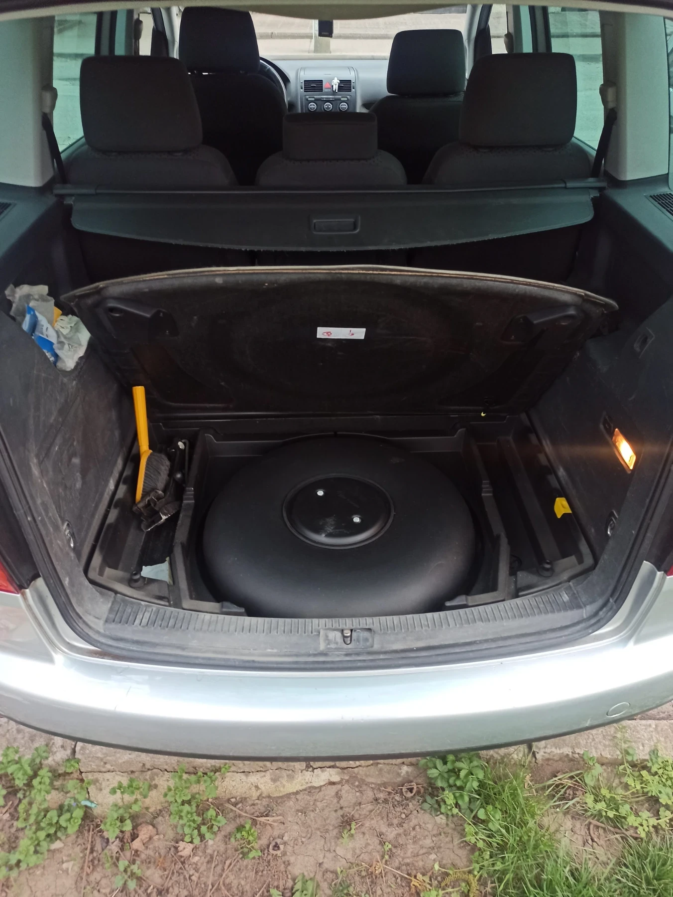 VW Touran, снимка 4 - Автомобили и джипове - 53830000