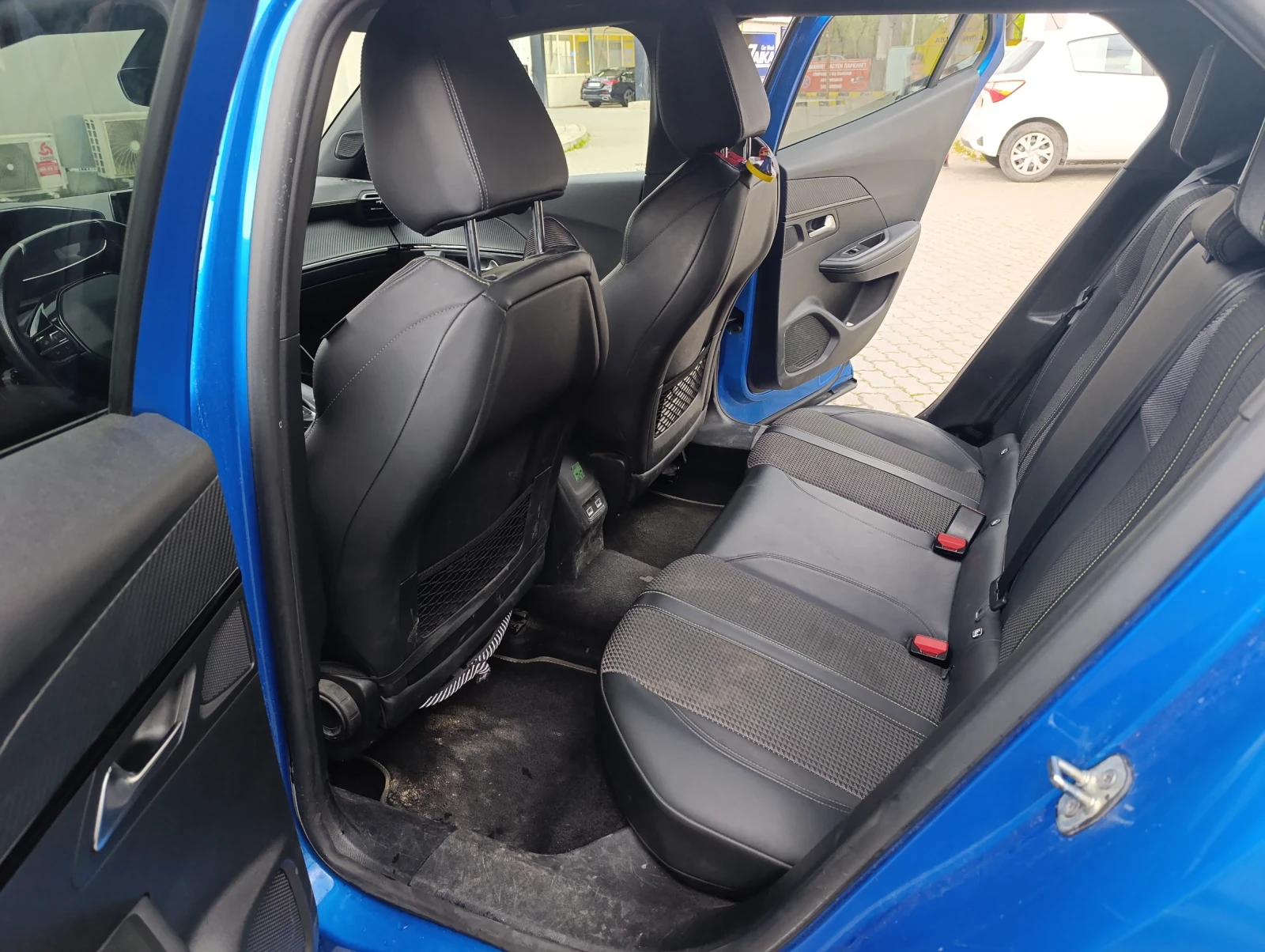 Peugeot 2008 1.5 BlueHDI, снимка 13 - Автомобили и джипове - 54240500
