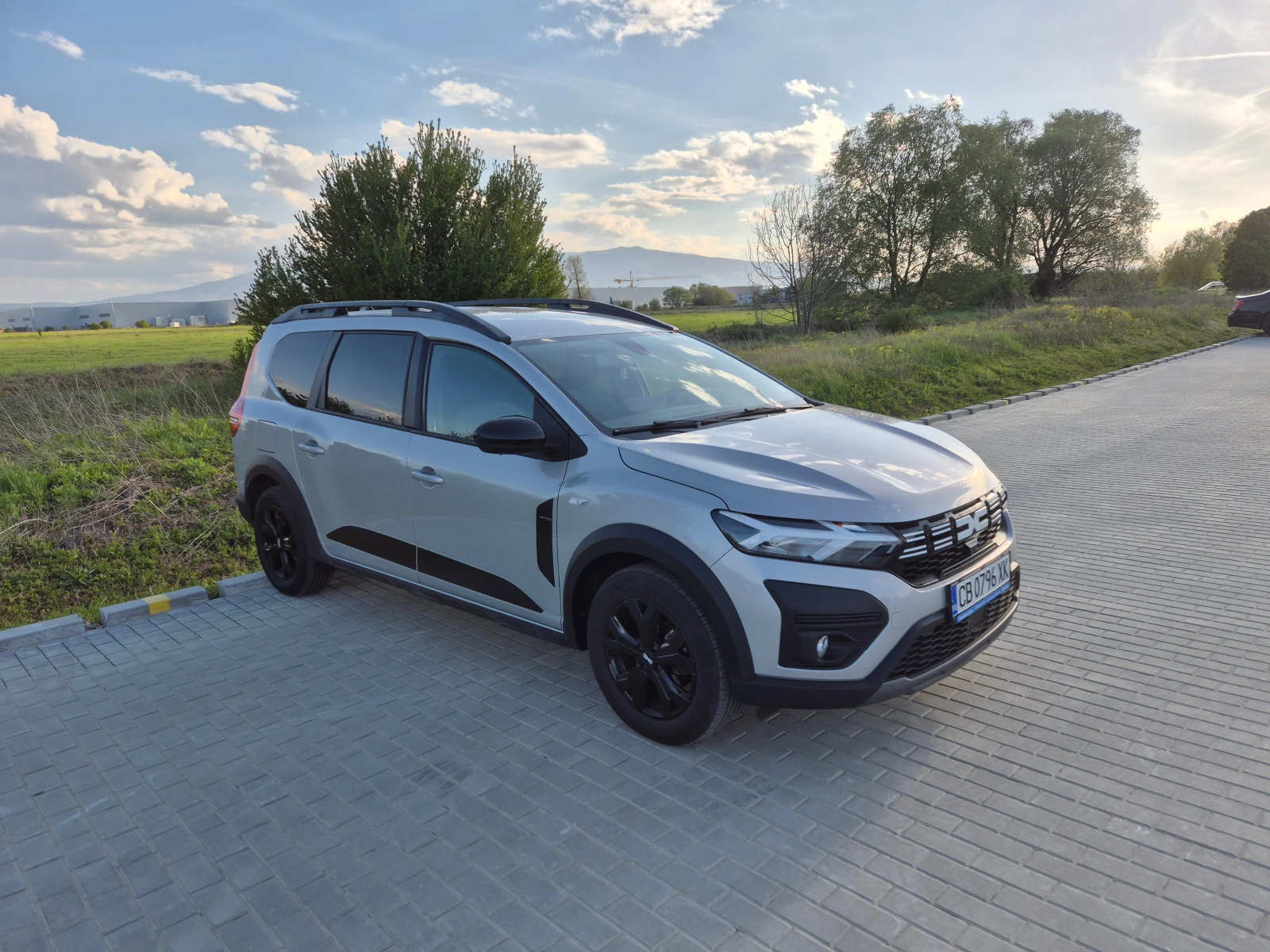 Dacia Jogger, снимка 2 - Автомобили и джипове - 54347720