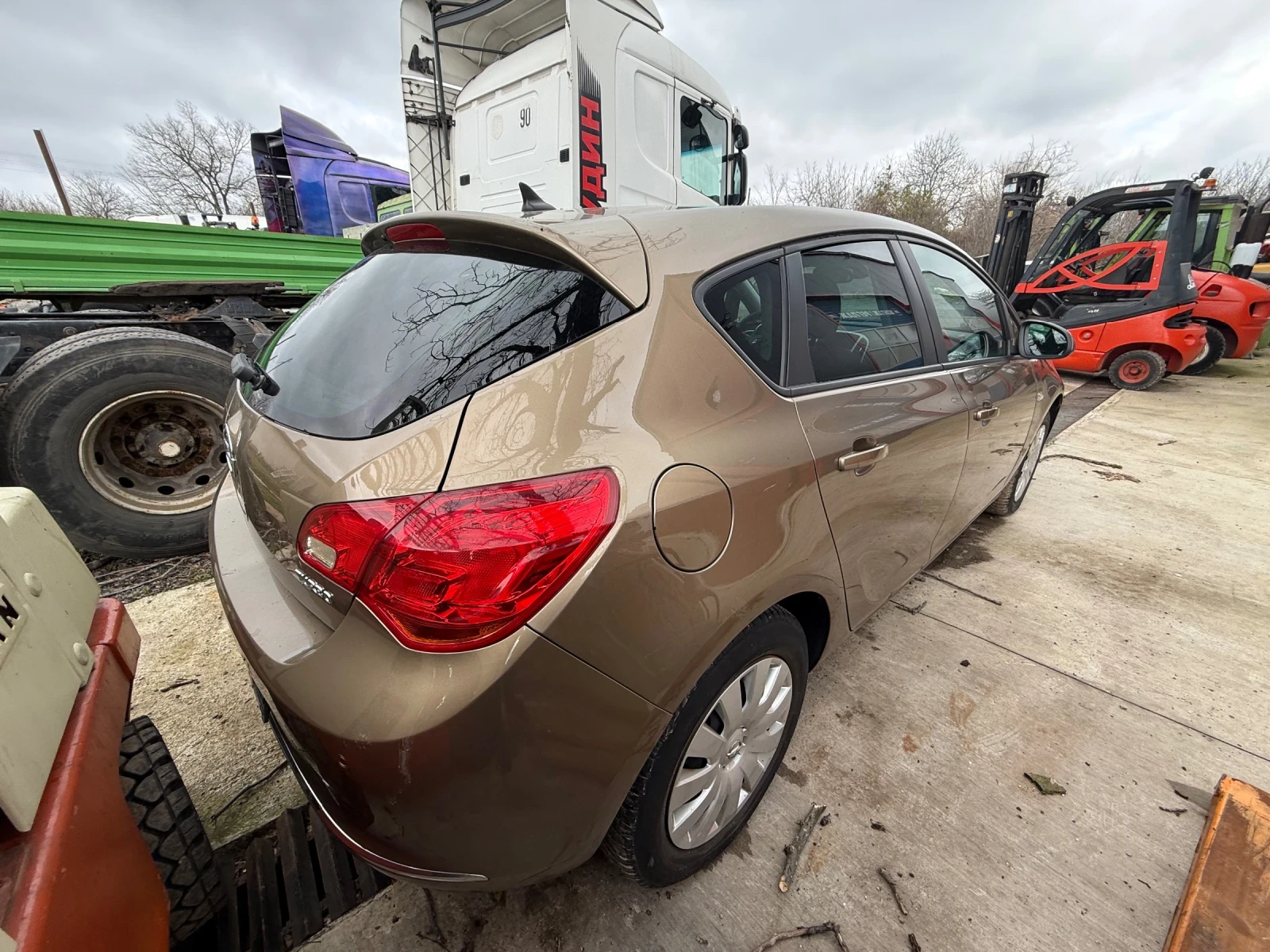 Opel Astra, снимка 3 - Автомобили и джипове - 54714759