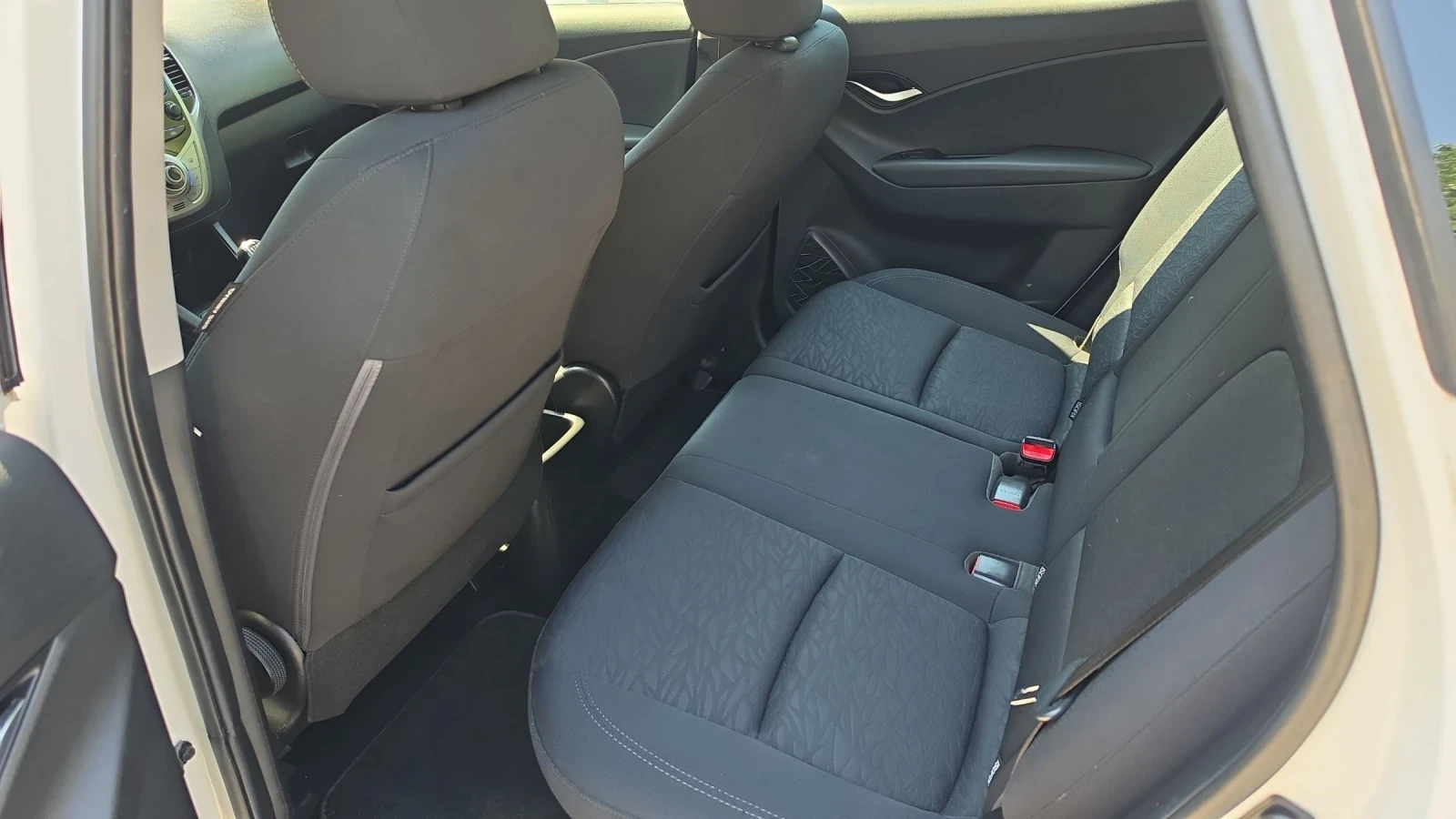 Hyundai Ix20 1.4CRDi, снимка 11 - Автомобили и джипове - 55129485