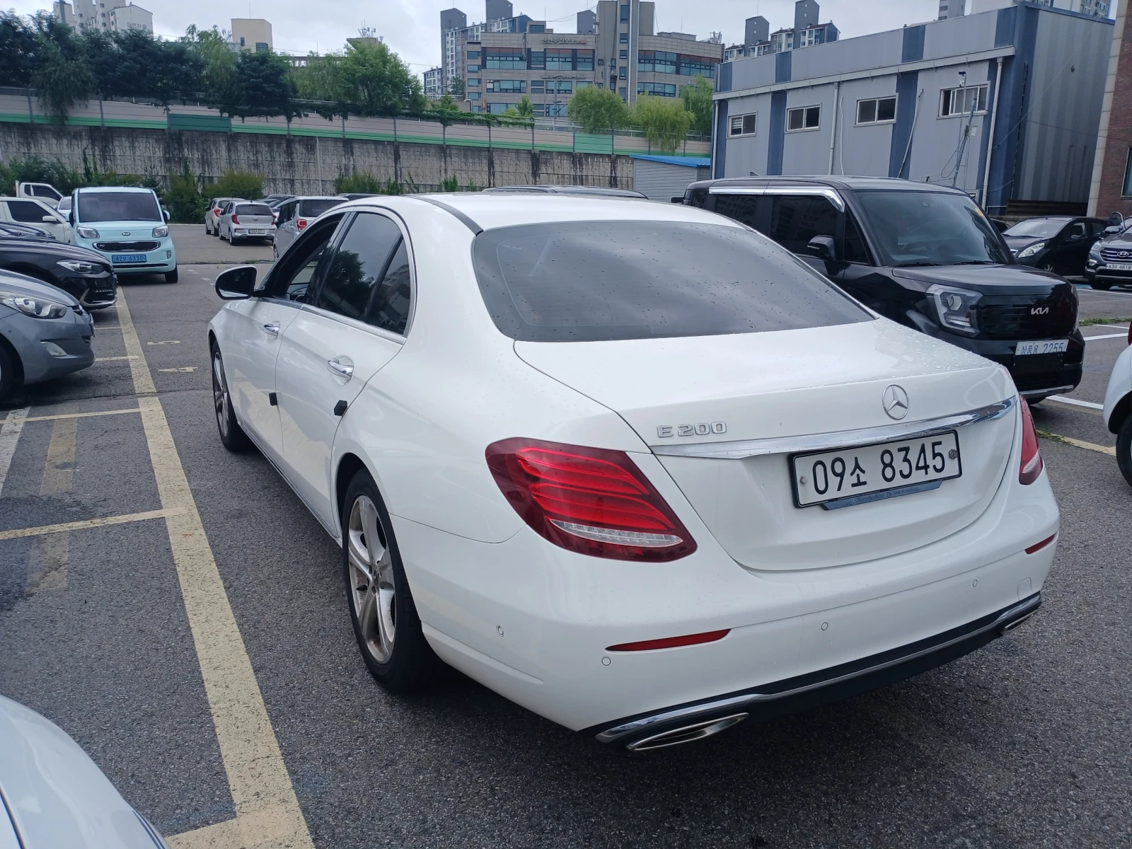 Mercedes-Benz E 200 BLIND SPOT* ПОДГРЕВ ВОЛАН* ЛЮК* КРАЙНА ЦЕНА, снимка 4 - Автомобили и джипове - 55434996