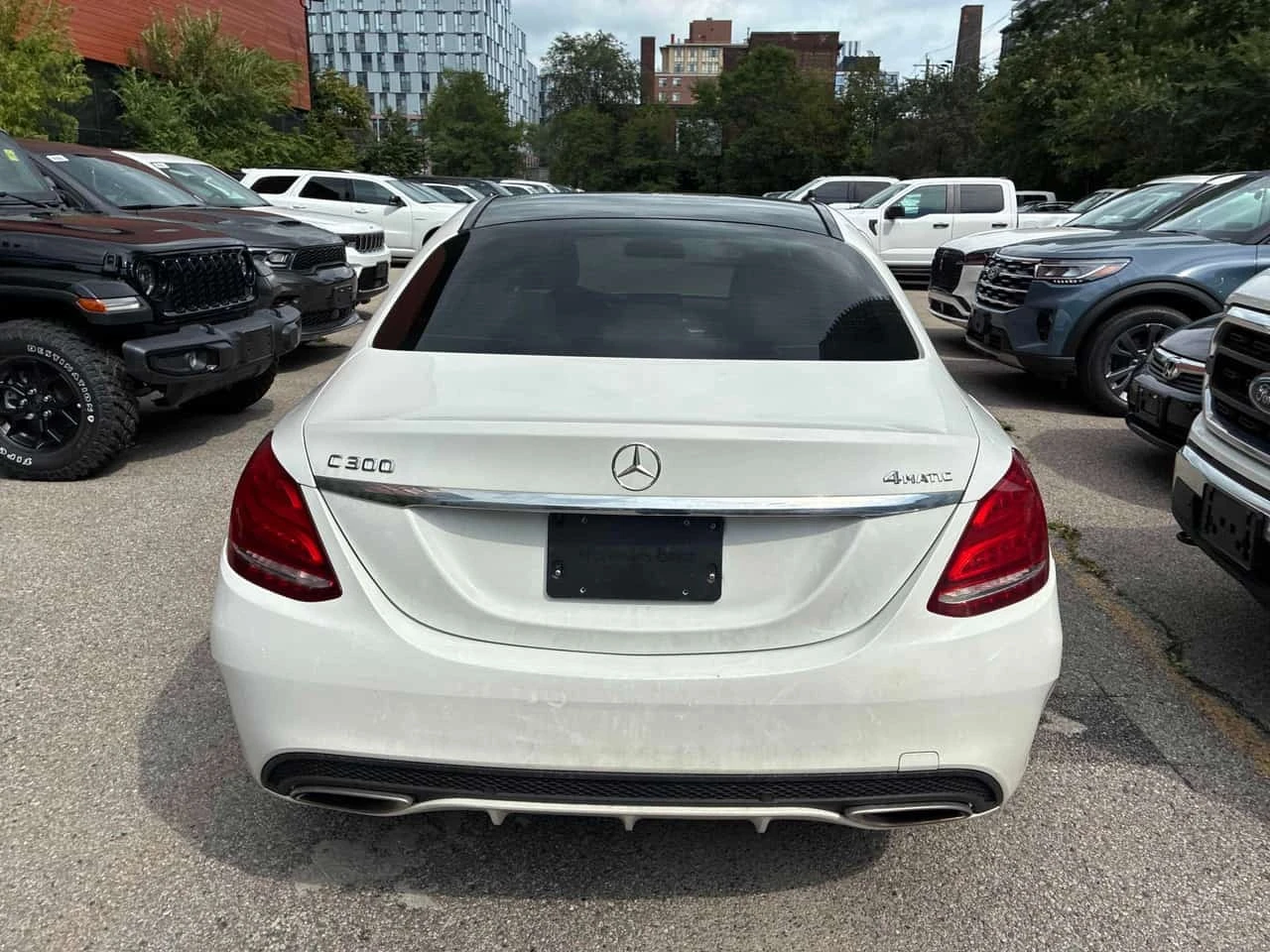 Mercedes-Benz C 300 * CARFAX * ЦЕНА ДО БГ, снимка 4 - Автомобили и джипове - 56214225