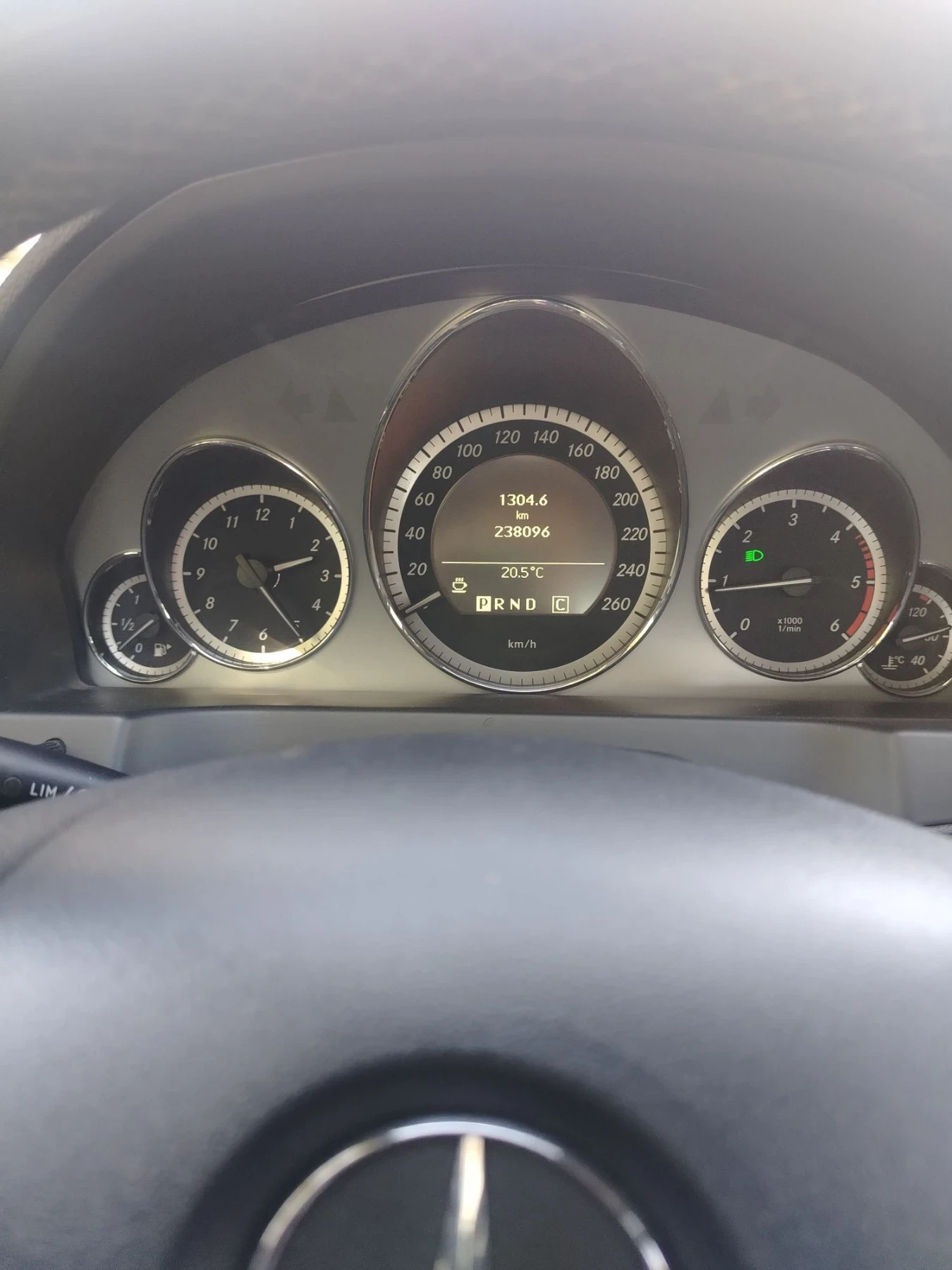 Mercedes-Benz E 220, снимка 7 - Автомобили и джипове - 56359489