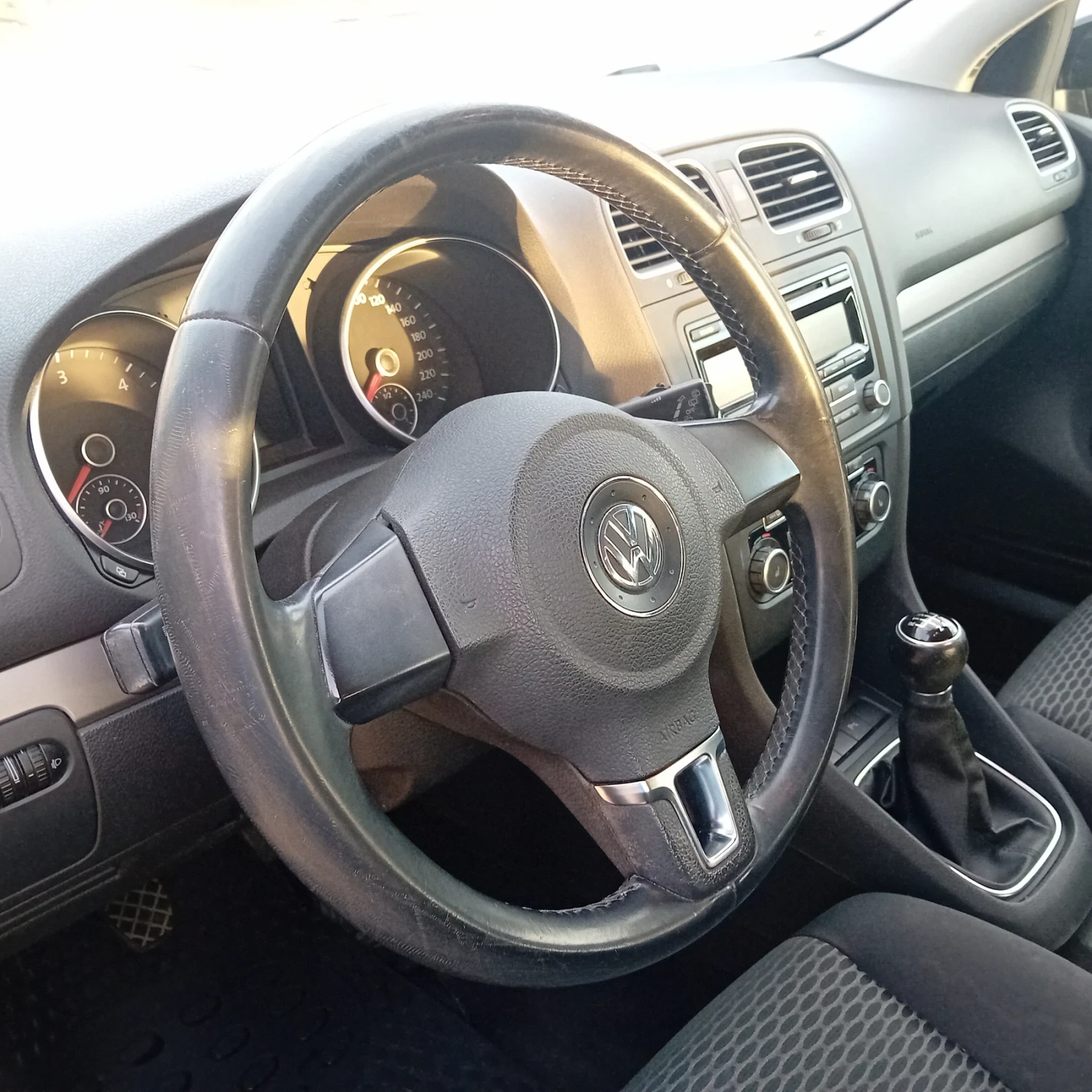 VW Golf 1.6TDI 90коня , снимка 7 - Автомобили и джипове - 56645198