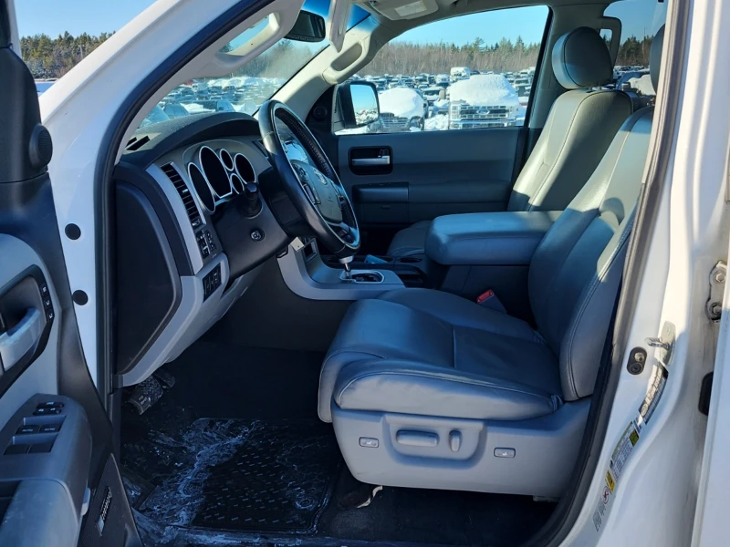 Toyota Sequoia LIMITED * * CARFAX * * АВТО КРЕДИТ * * , снимка 5 - Автомобили и джипове - 53329090