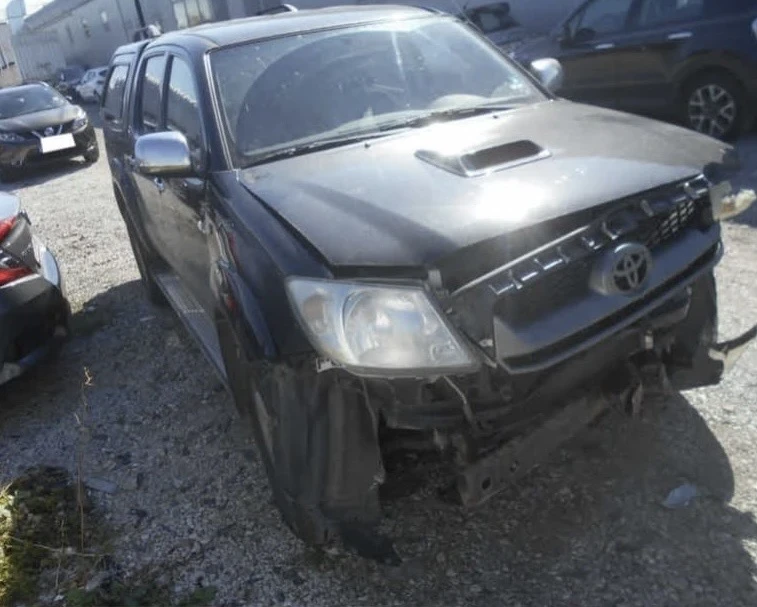 Toyota Hilux 3.0D4D, снимка 2 - Автомобили и джипове - 46560692