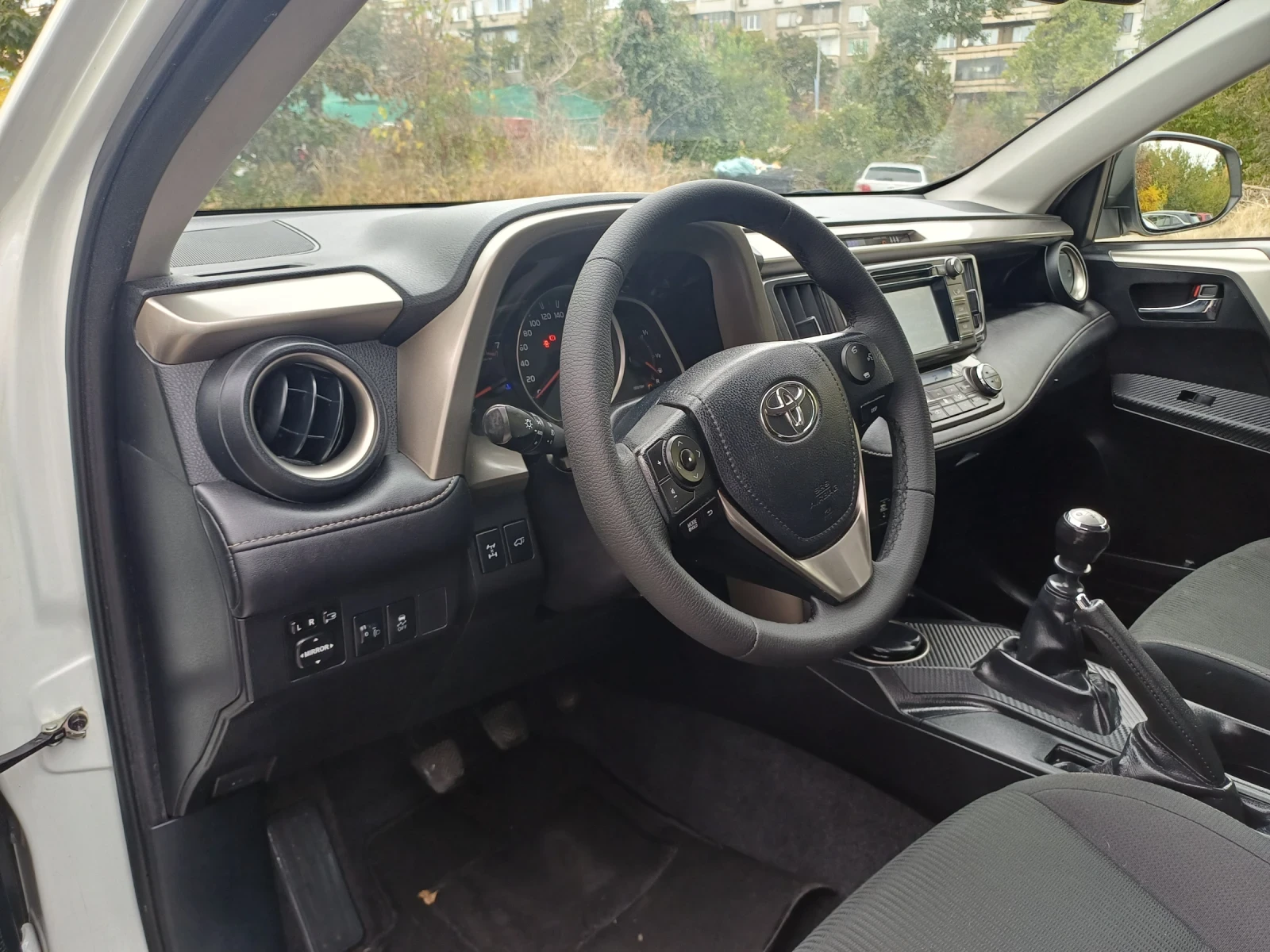 Toyota Rav4 2.0D4D AWD WHITE EDITION - изображение 10