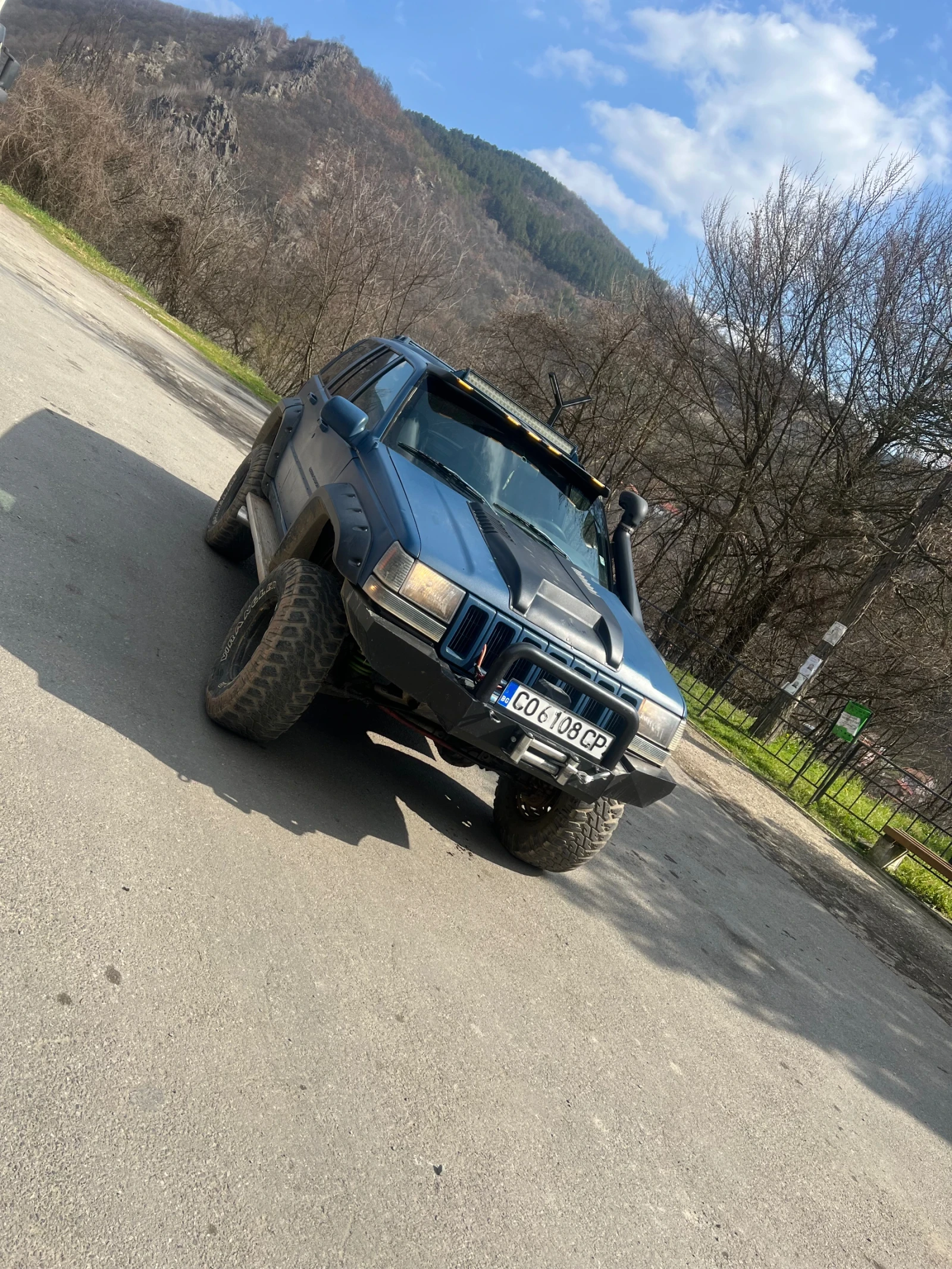 Jeep Grand cherokee 5.2 бензин, снимка 2 - Автомобили и джипове - 53798190