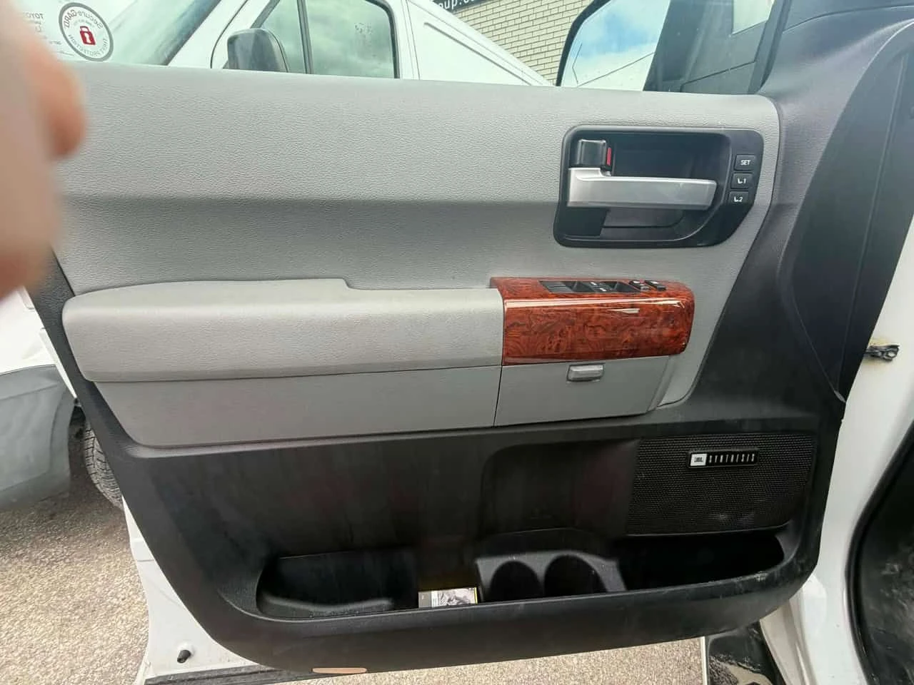 Toyota Sequoia * Platinum * CARFAX * ЛИЦЕНЗИРАН ДИЛЪР, снимка 10 - Автомобили и джипове - 54021104